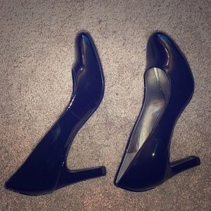 NEVER WORN - Bandolino patent round toe pumps.